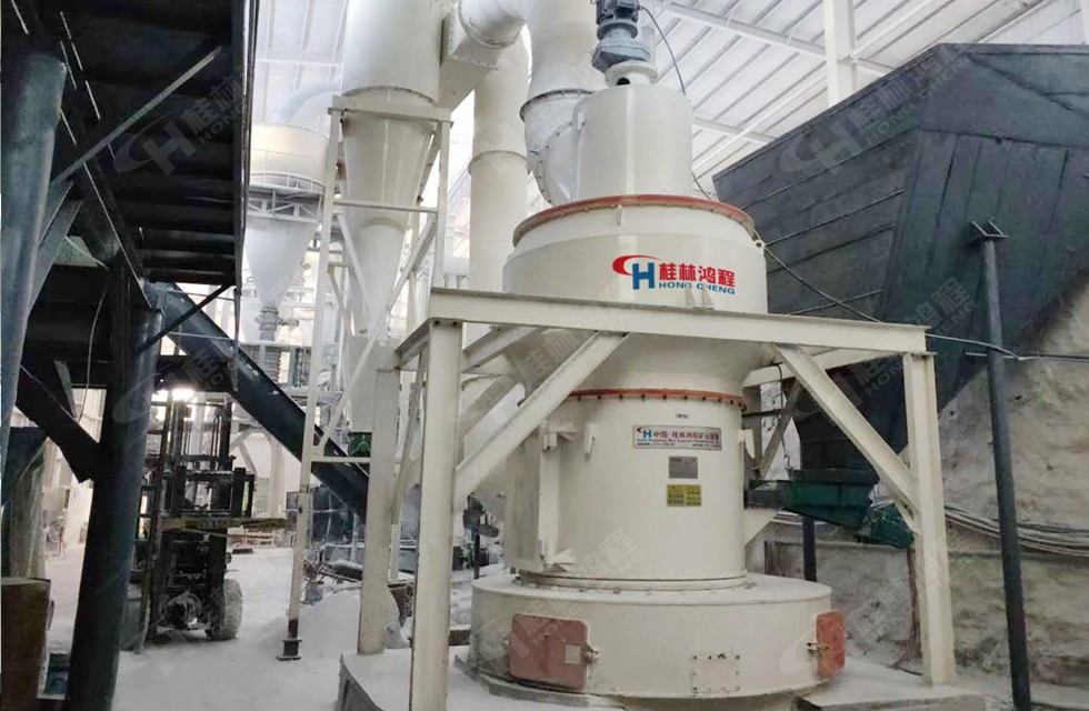 大型矿石磨粉机噪音低机型一 HC2000大型磨粉机