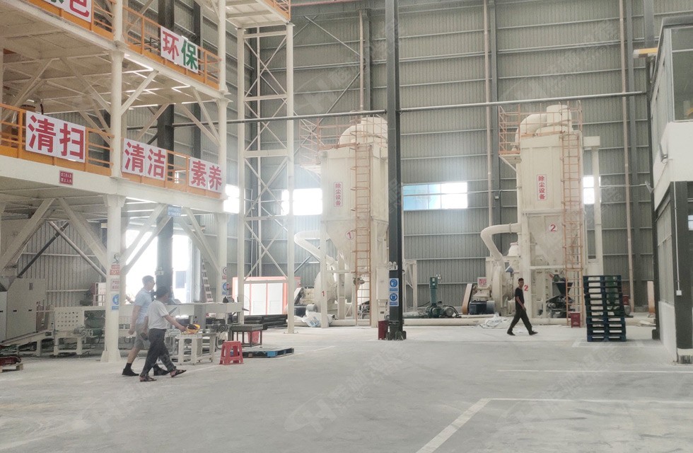 时产5吨的磨粉机hcq1500摆式磨粉机4台在贺州通电运行