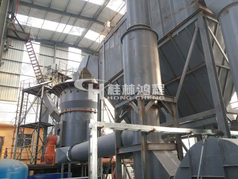 325目叶腊石粉磨机选型 叶腊石粉环保节能型磨粉机:HLM1700叶腊石立磨制粉机