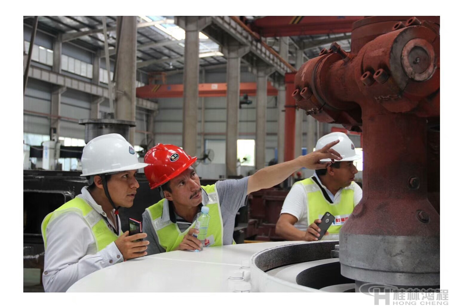 桂林鸿程磨粉机生产基地迎接中美洲矿业考察团参观 桂林鸿程磨粉机生产基地迎接中美洲矿业考察团参观