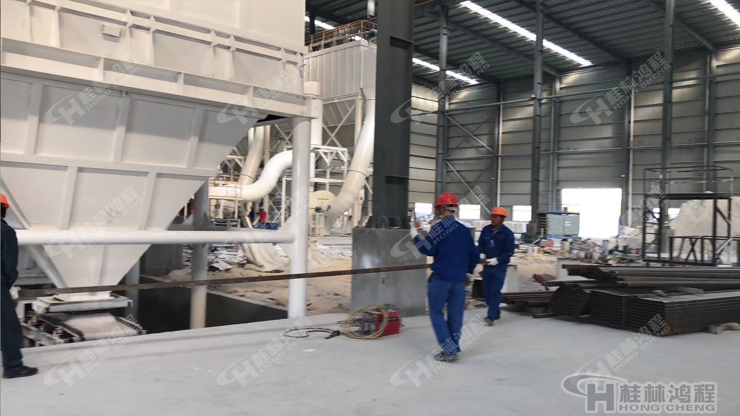 桂林鸿程人造石生产线003号EPC项目总包设备安装现场