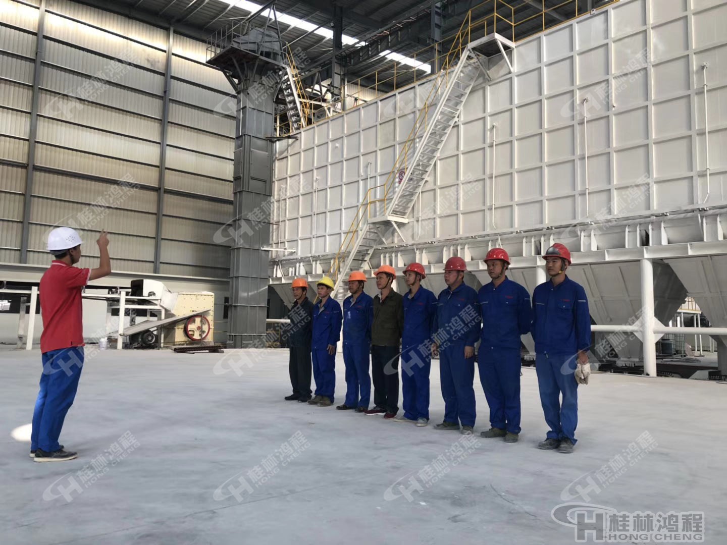 桂林鸿程人造石生产线003号EPC项目总包设备安装现场 桂林鸿程人造石生产线003号EPC项目总包设备安装现场