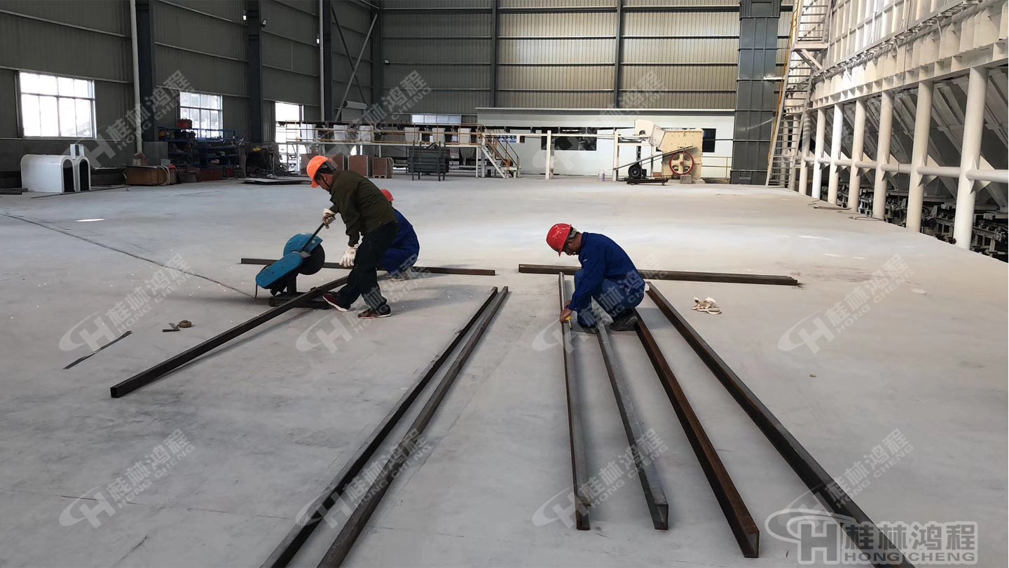 桂林鸿程人造石生产线003号EPC项目总包设备安装现场