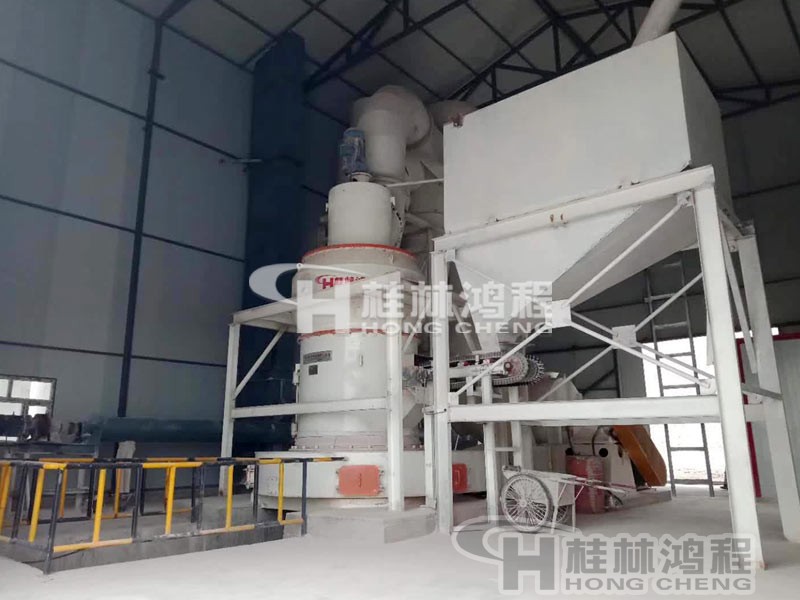 HC1700石灰石雷蒙磨粉机250目时产20吨北疆客户现场图片