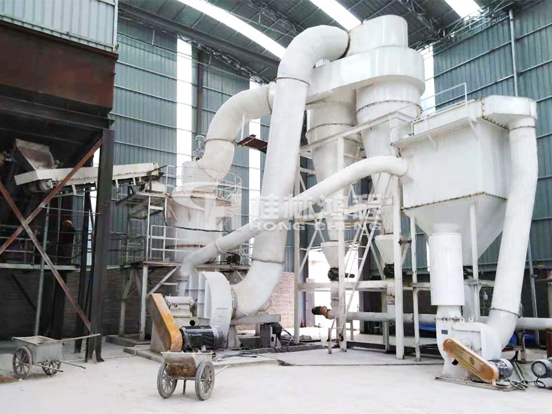 雷蒙磨石灰机HC1700摆式磨粉机 贵州客户生产现场