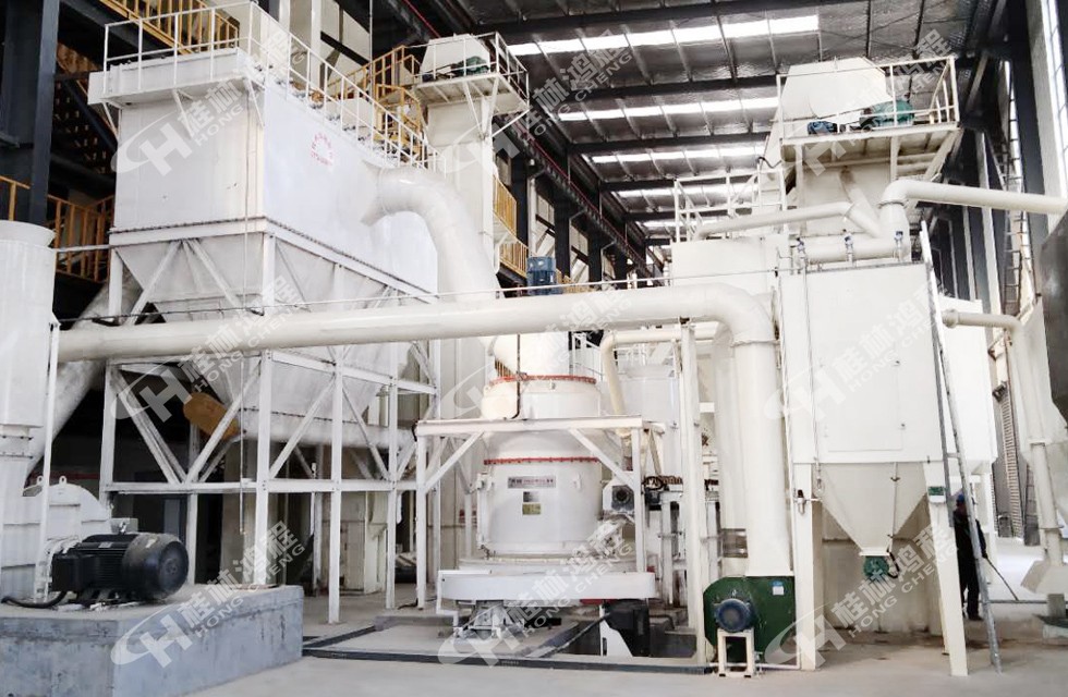 180目萤石粉生产线采用新型萤石磨粉机HCQ改进型磨粉机客户现场