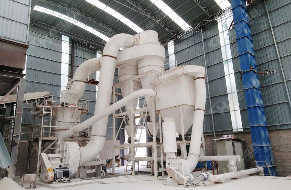 桂林鸿程磷矿石雷蒙磨生产线 雷蒙磨粉机 HC1700摆式磨粉机客户现场贵州
