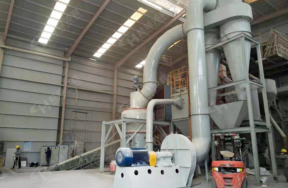 山东淄川某焦宝石微粉生产厂家购置桂林鸿程的HC1500摆式磨粉机200目