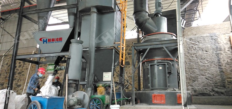 HC1500桂林重晶石雷磨机生产厂家HC1500重晶石200目时产25吨磨重晶石粉的机器