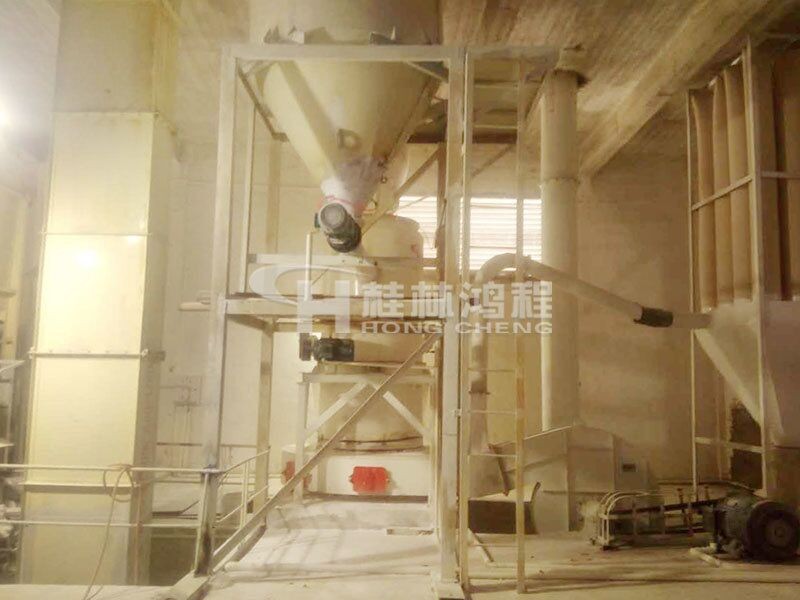 雷蒙磨粉机日产50吨要多大型号机械方案三：HCQ1290改进型磨粉机