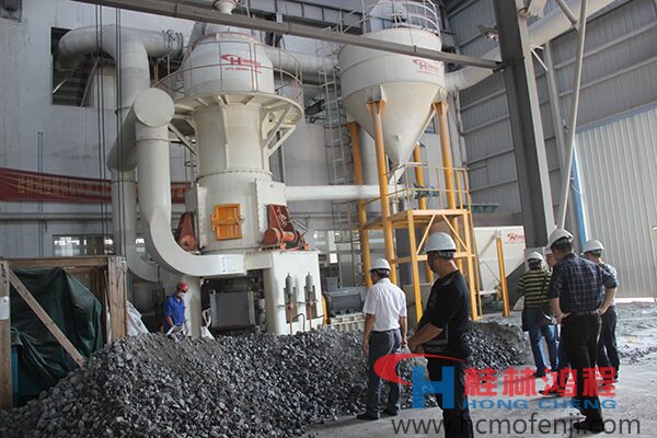 雷蒙磨 桂林鸿程矿山设备 磨粉机厂家 磨粉机价格