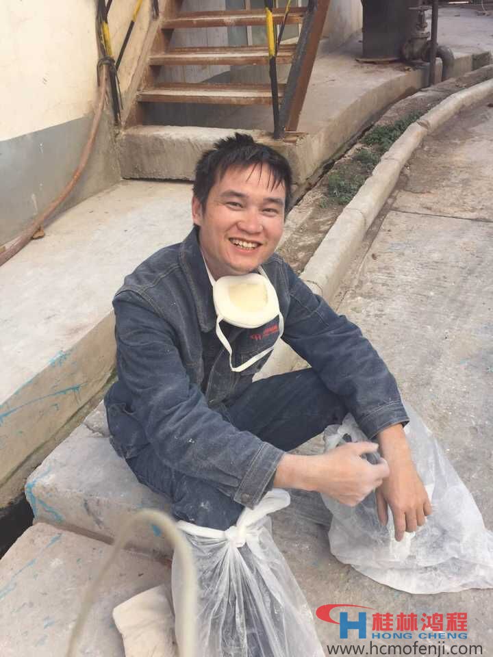 1447382573113655.jpg 桂林鸿程磨粉机技术专员罗存文