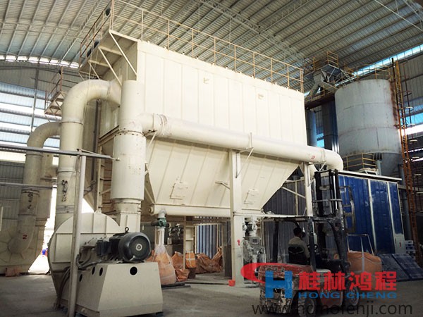 桂林鸿程重钙磨粉机案例：广东年产12万吨重钙微粉项目现场 