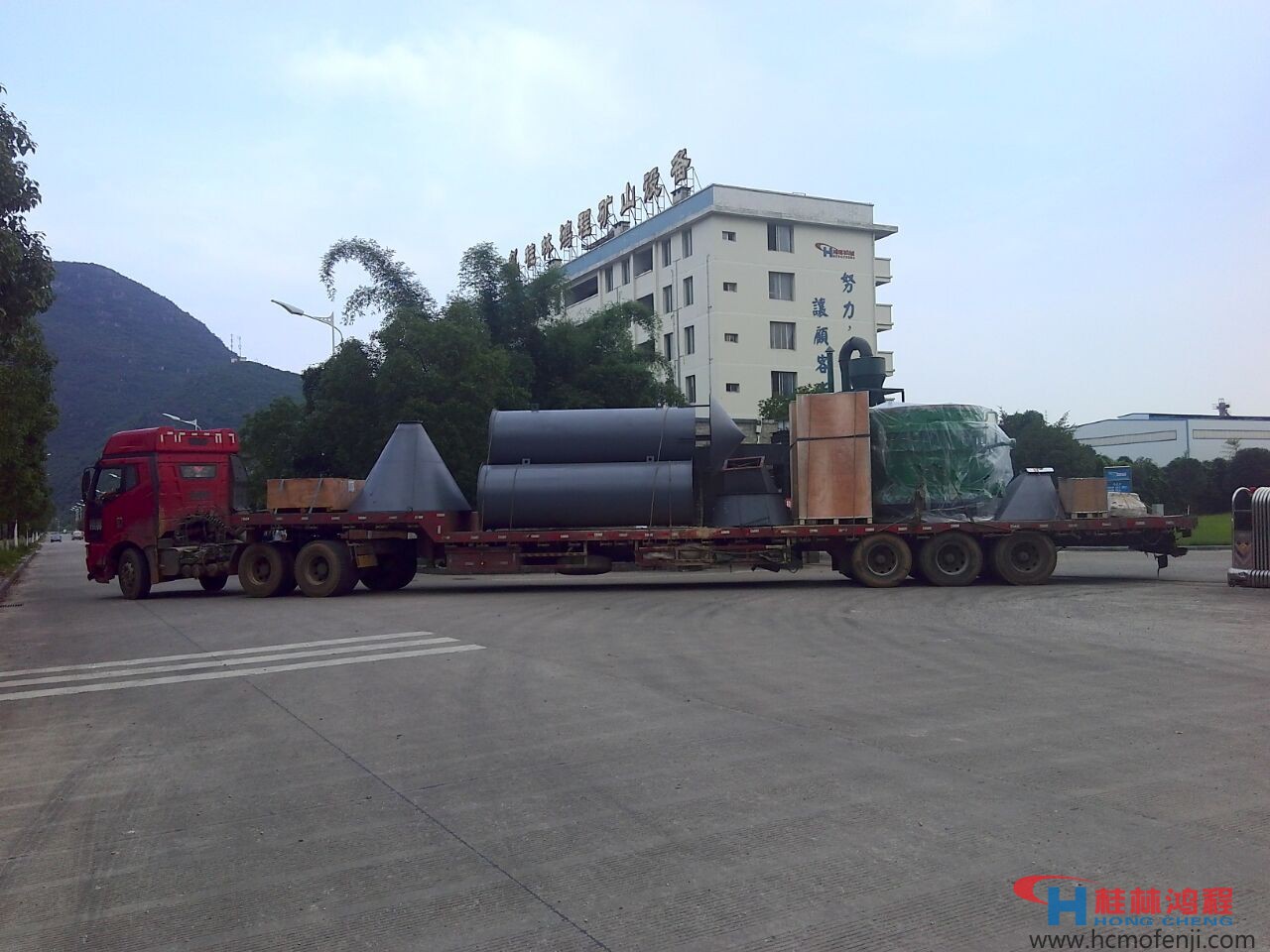 桂林鸿程HLM2900立磨发货 桂林鸿程HLM2900立磨发货