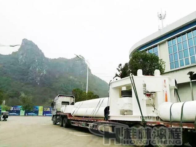 桂林鸿程磨粉机厂发货现场 桂林鸿程磨粉机厂发货现场