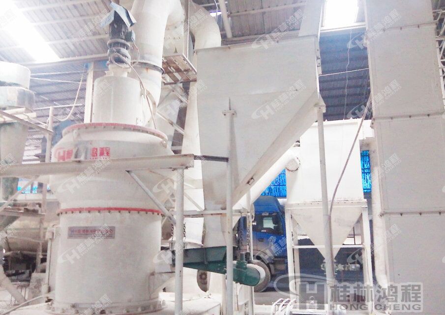 HC1300，325目锰矿石磨粉设备，锰矿石雷蒙磨粉机配置方案