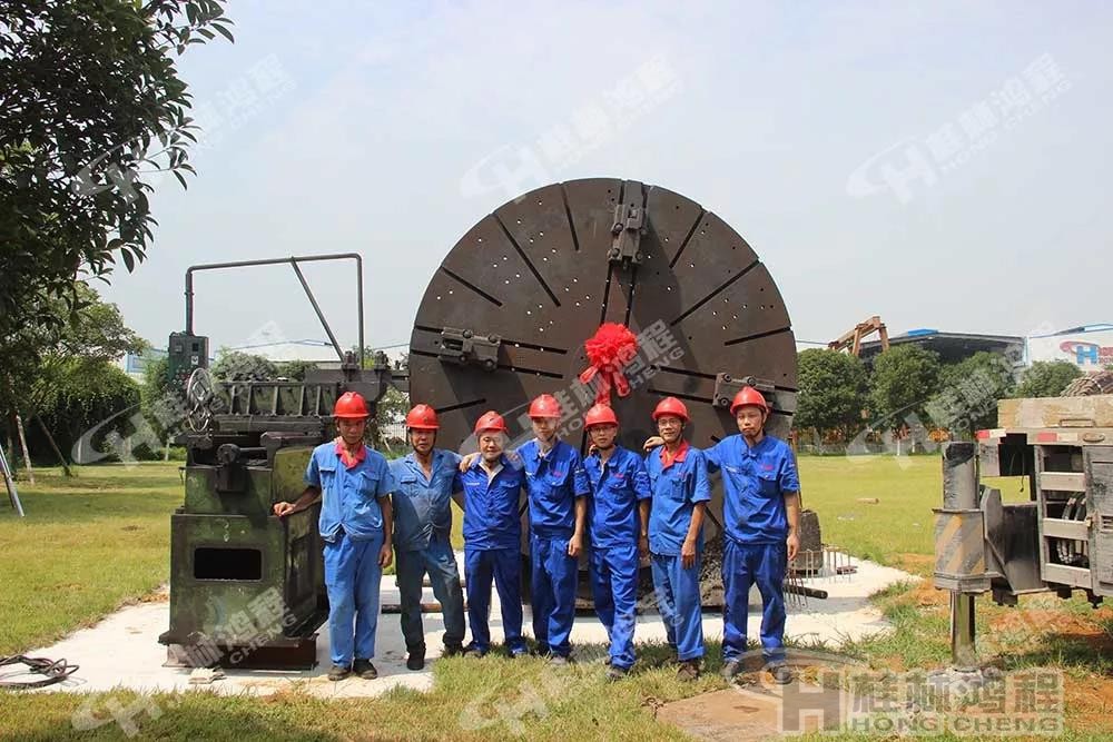 桂林鸿程磨粉机设备1-01落地车床光荣退休