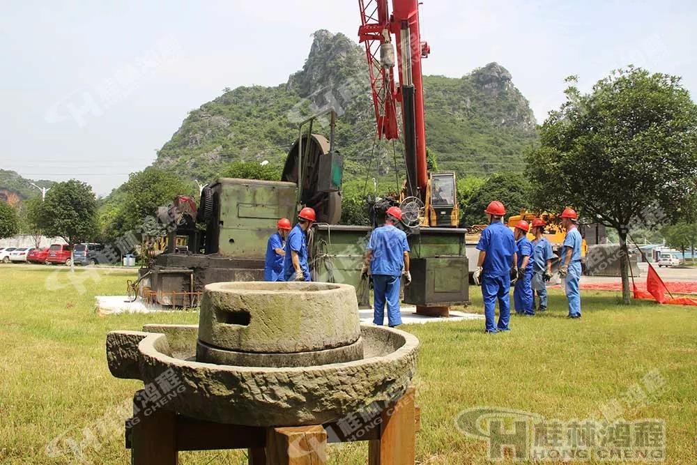 桂林鸿程磨粉机设备1-01落地车床光荣退休