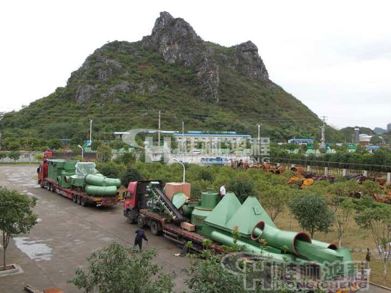 鸿程腐植酸雷蒙磨粉机发货