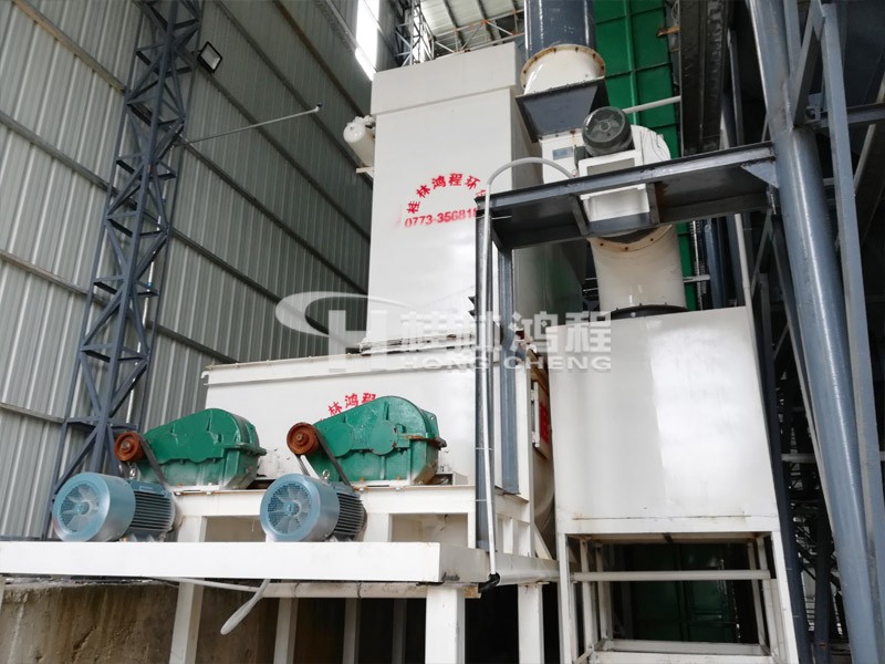 广西平南某熟石灰加工厂HCQ1500新型熟石灰磨粉机生产线现场