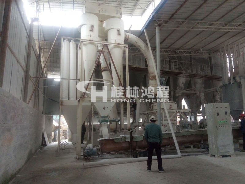 贵州某厂灰钙机300目3-4吨客户现场HC熟石灰磨粉机