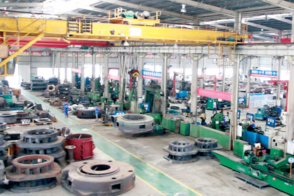 桂林鸿程雷蒙磨粉机生产车间