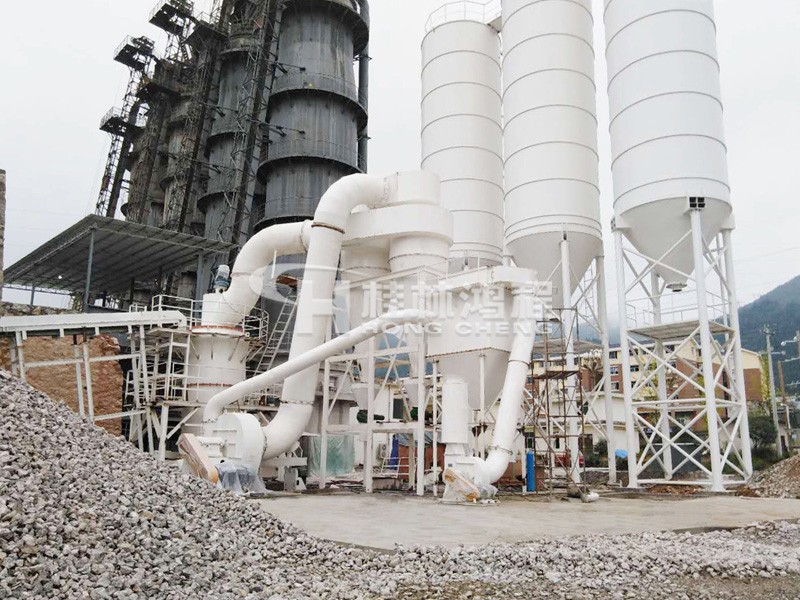 雷蒙磨石灰机HC1700摆式磨粉机 贵州客户生产现场