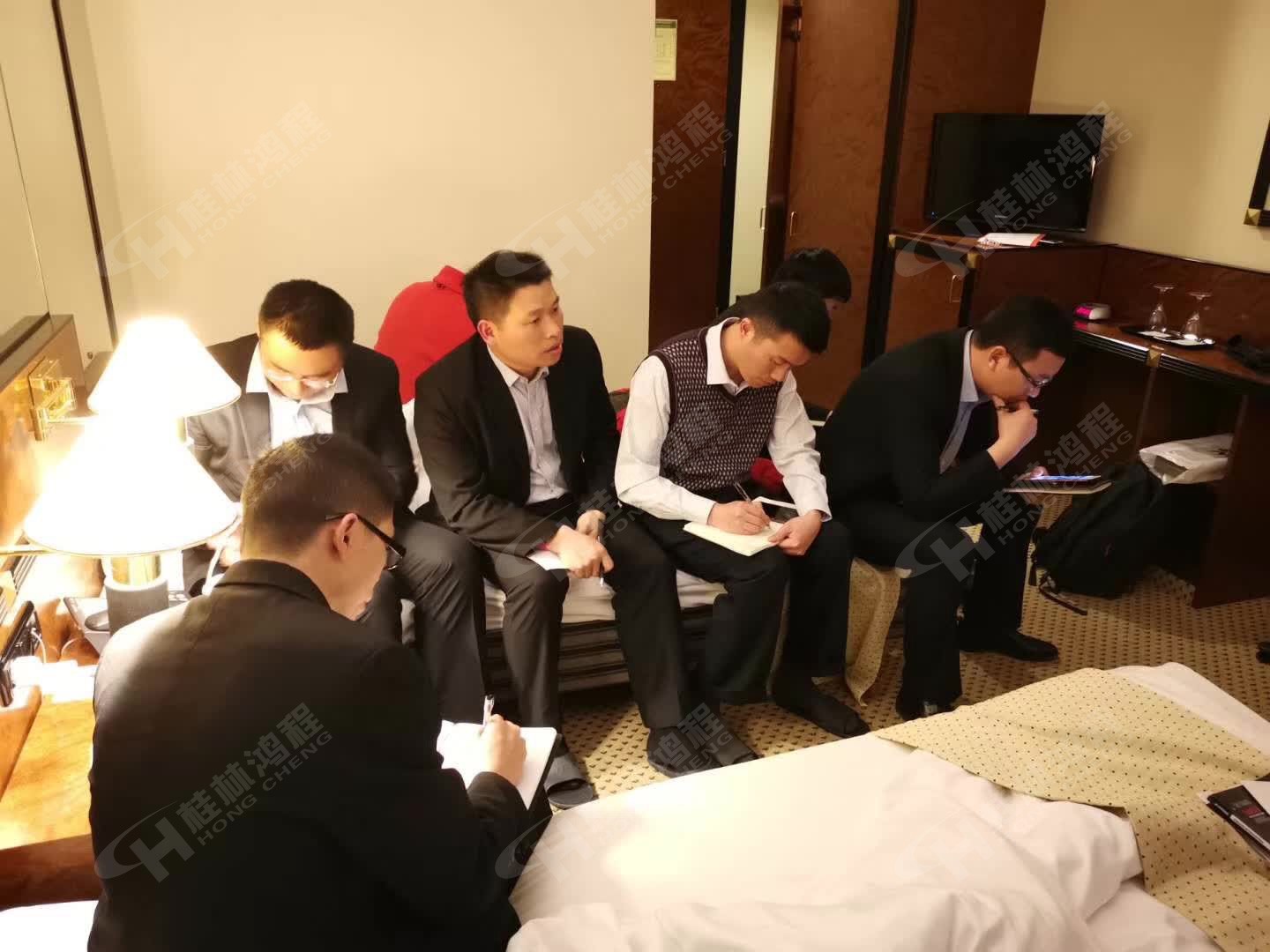 磨粉机厂家桂林鸿程参加汉诺威工业展学习德国人设计