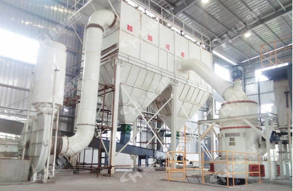 安徽铜陵老板的铜矿HC摆式磨粉机生产线车间现场