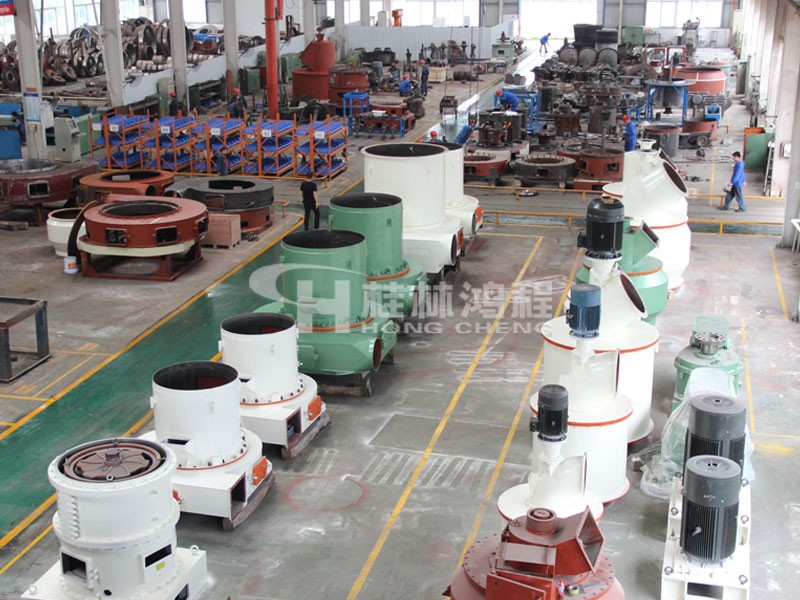 小型矿石磨粉机在哪里能买到？ 到桂林鸿程磨粉机生产基地
