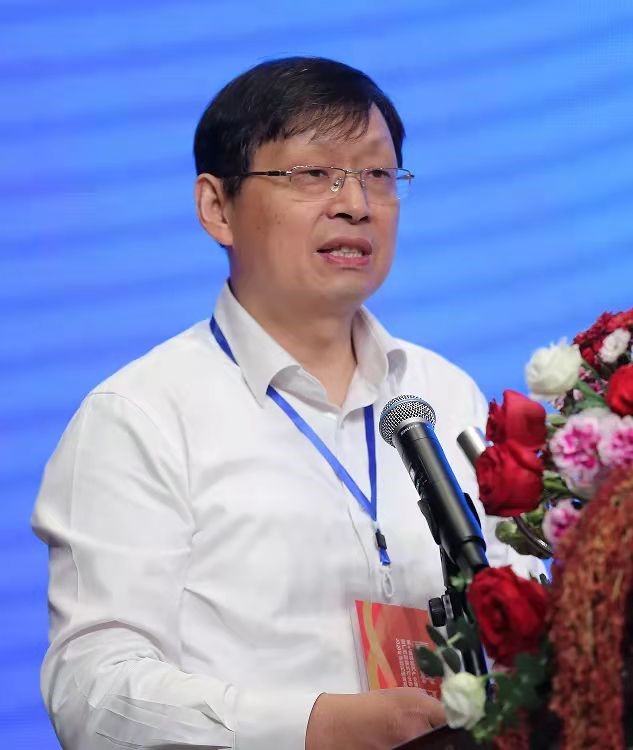 广西大学校长助理、广西碳酸钙产业化工程院常务副院长、广西碳酸钙行业协会会长童张法图片来源:广西碳酸钙产业化工程院