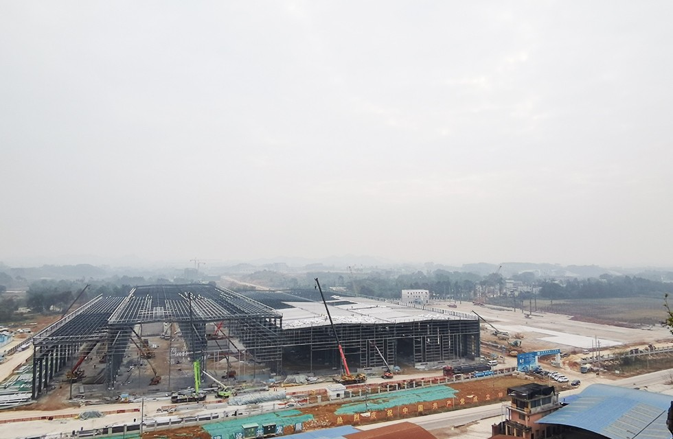 桂林鸿程矿山投资两江宝山工程进度,2022年1月4日桂林鸿程矿山机械宝山工业园车间封顶大吉。