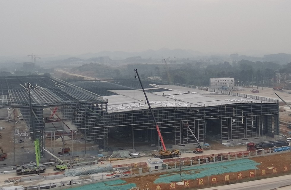 桂林鸿程矿山投资两江宝山工程进度,2022年1月4日桂林鸿程矿山机械宝山工业园车间封顶大吉。